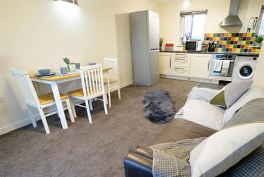 1 bed flat, Hassell Street, Basford, Newcastle under Lyme, ST51BF - Image 1